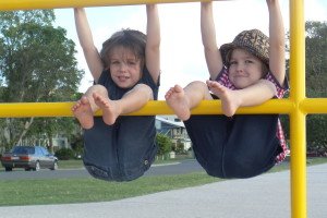 Picture of twins: Should I split twins up at school?